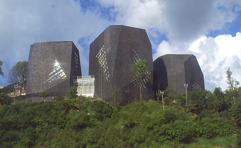 Archivo:Biblioteca España(1)-Medellin.JPG