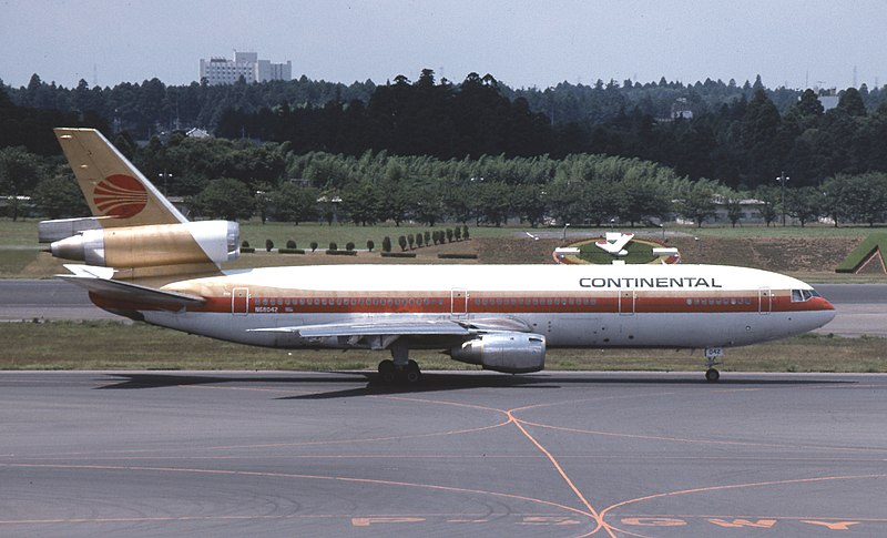 File:Continental Airlines DC-10-10 N68042.jpg