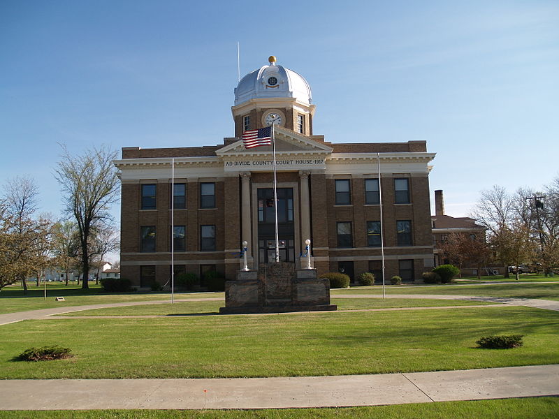 File:Divide County Courthouse.jpg