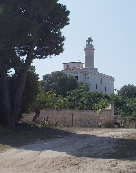 File:Faro di Pianosa (LI).jpg