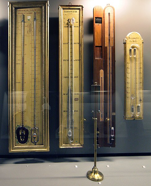 Archivo:Old-barometers.jpg