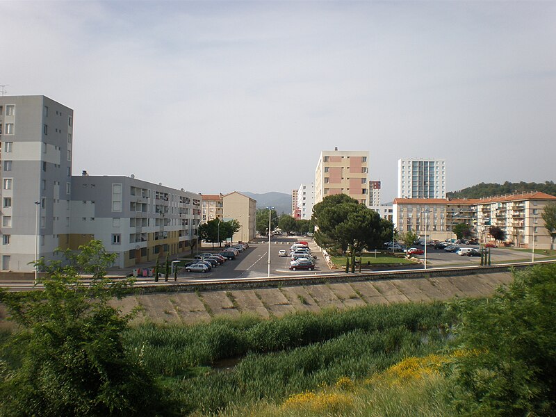 File:Quartier cevennes alès.JPG