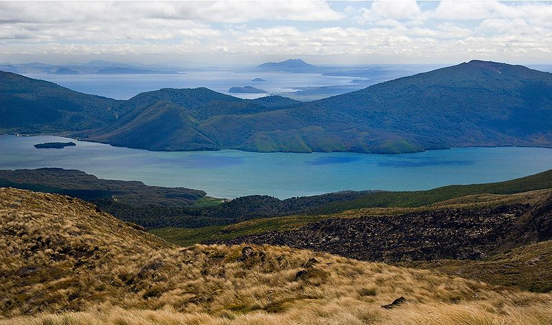 File:Tongariro alpine crossing view.jpg