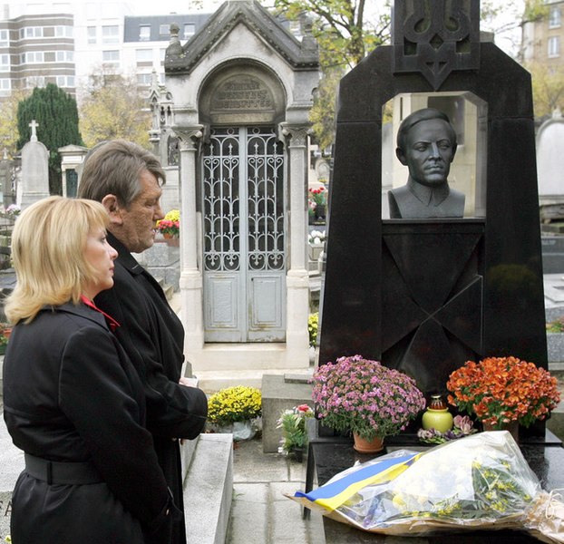 Файл:Yuschenko in Paris 2005.jpg