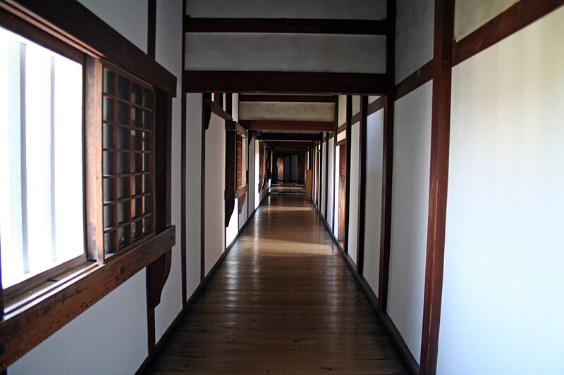 File:Himeji Castle No09 033.jpg