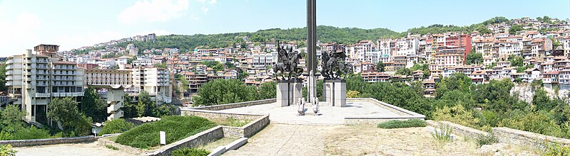 File:Veloko Tarnovo-Panorama.jpg