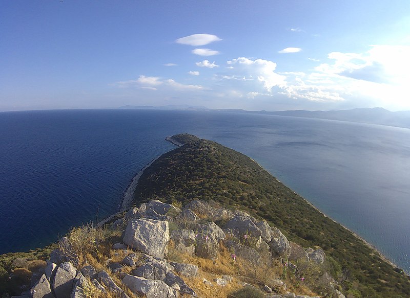 Файл:Χερσόνησος Κυνοσούρας, Λόφος Δρακονέρας.jpg