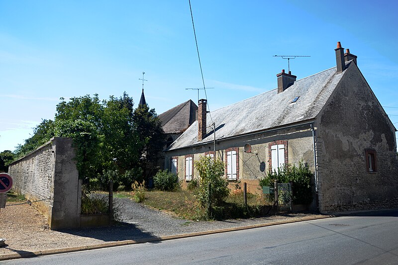 File:Angerville maison du village.JPG