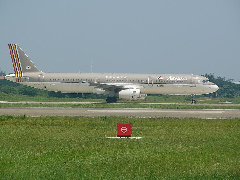 File:Asiana Airlines A320-200 HL7722.JPG