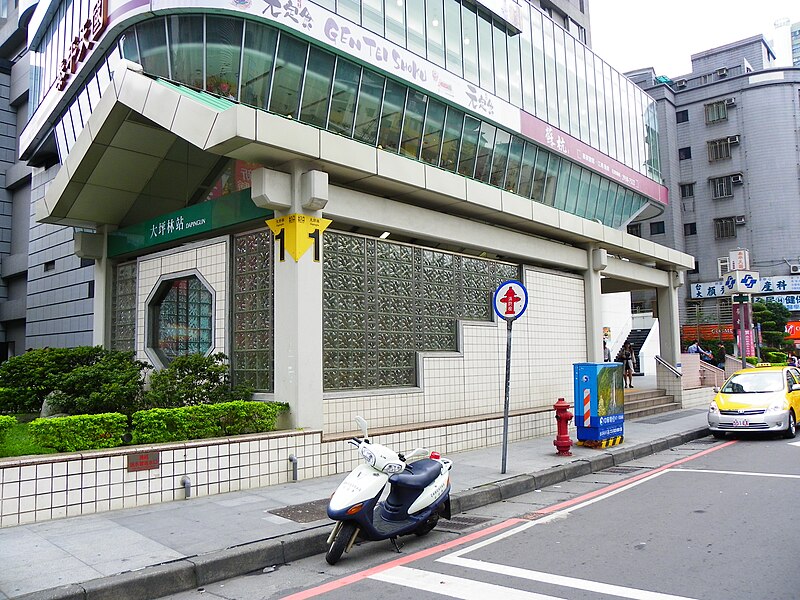 File:Dapinglin Station Exit1.jpg