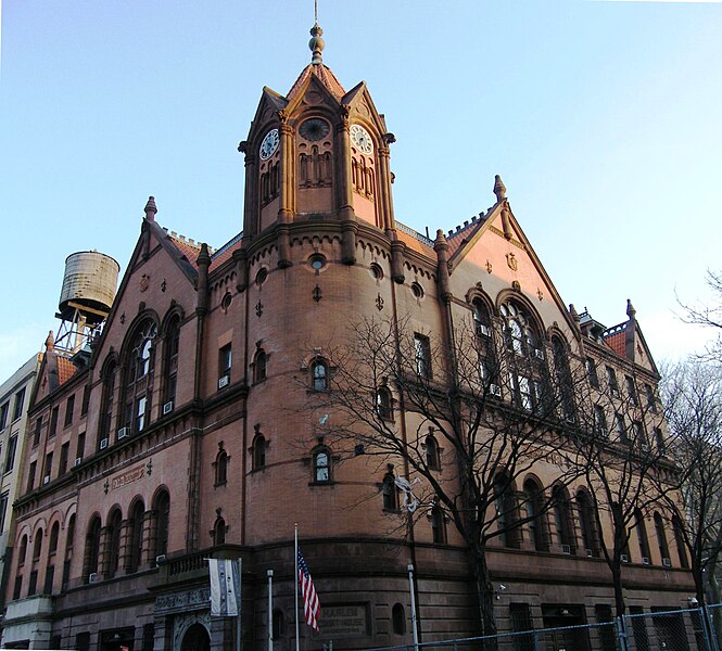 File:Harlem-courthouse-170e121.jpg