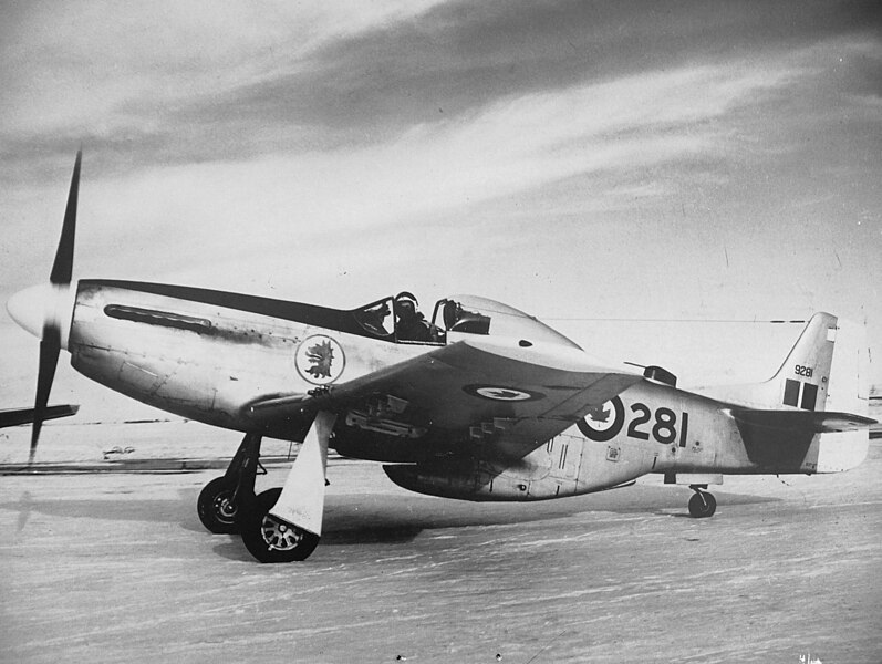 Archivo:MUSTANG RCAF 9221.jpg