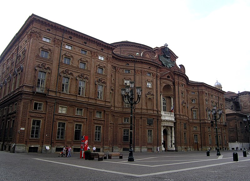 File:Torino-PalazzoCarignanoFronte.jpg