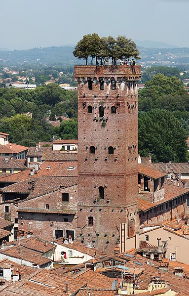 File:Torre Guinigi.jpg