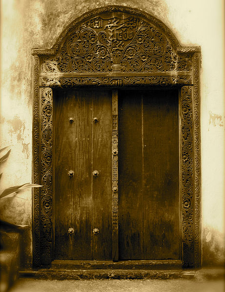 File:Wooden Door Mombasa.jpg