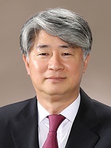 Official portrait of Lee Jongseok as Justice of the Constitutional Court of Korea