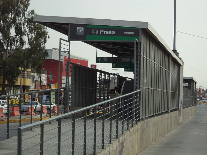 File:Mexibus La Presa 01.JPG