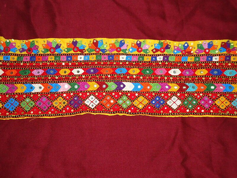 File:Sindhi embroidery GAJJ 2.jpg