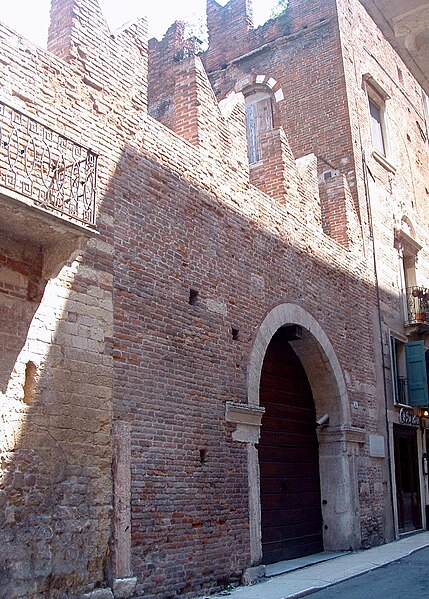 Файл:Casa di Romeo (Verona).jpg