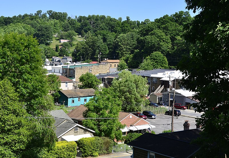 File:Sophia, West Virginia (2014).jpg