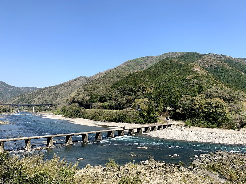 File:Spring in Shimanto River.jpg