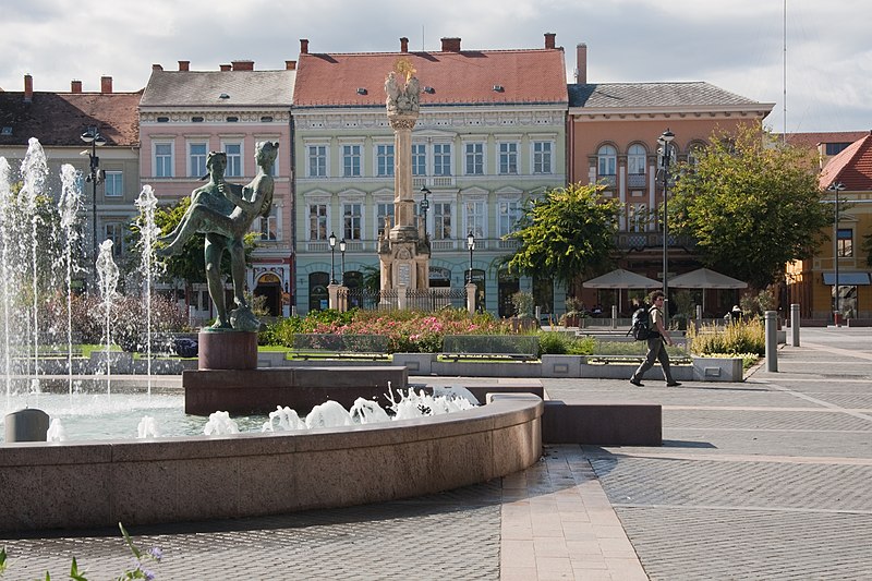 Файл:Szombathey Main Square.jpg