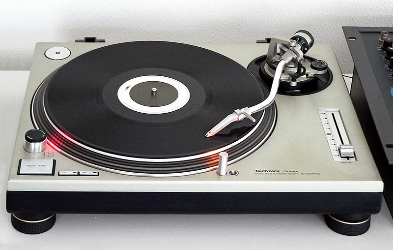 File:Technics SL-1200MK2-2.jpg