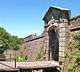 Sector de las murallas de la antigua Colonia del Sacramento, portón de campo, foso, bastión de San Pedro, bastión de San Miguel y entorno