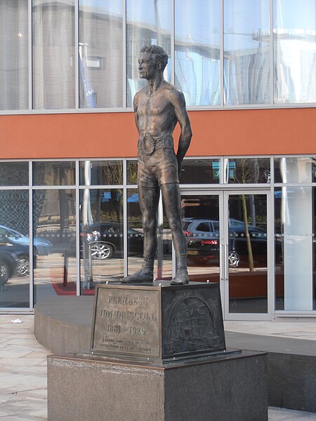 File:Jim Driscoll statue, Cardiff.JPG