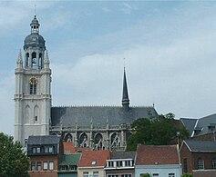 La basilíca Saint-Martin de Hal, al sur de Bruselas