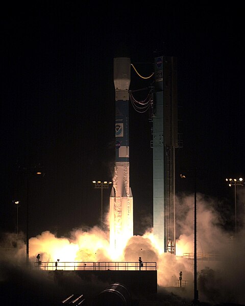 Archivo:NOAA-N launch.jpg