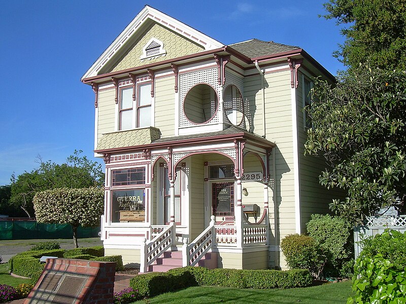 File:Victorian House.jpg