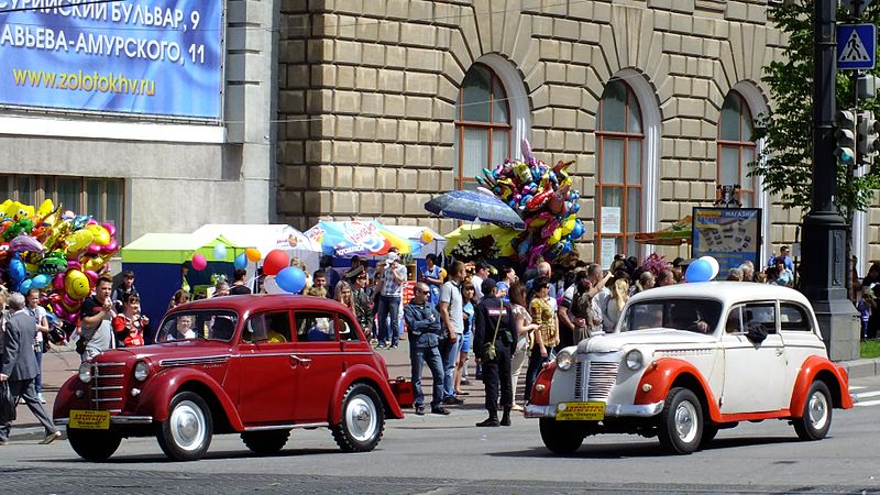 Файл:Москвич-401 и Opel Olympia.JPG