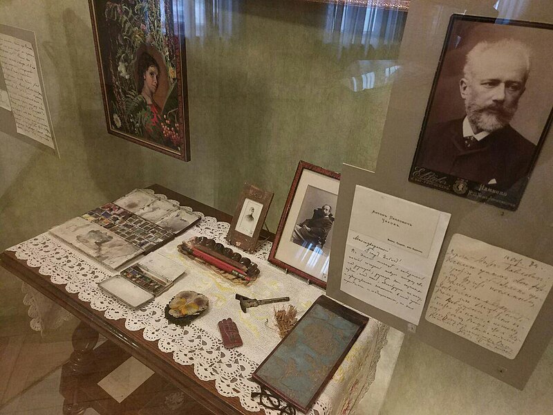 Файл:Chekhov museum photos.jpg