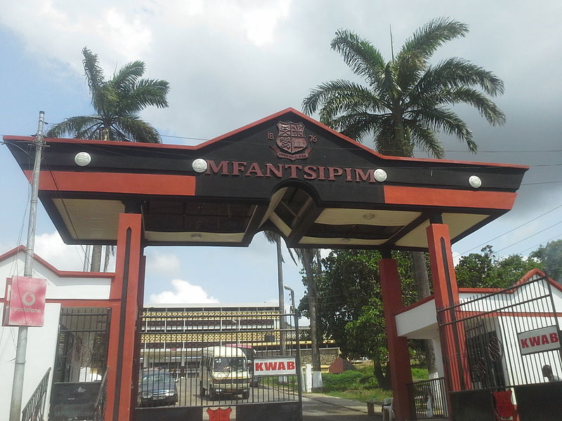 File:Mfantsipim School main entrance.jpg