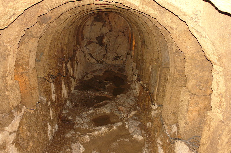 File:Nekromateion Underground Tunnel.jpg