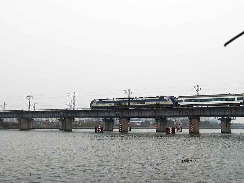 File:Qinglindu Railway Bridge.jpg