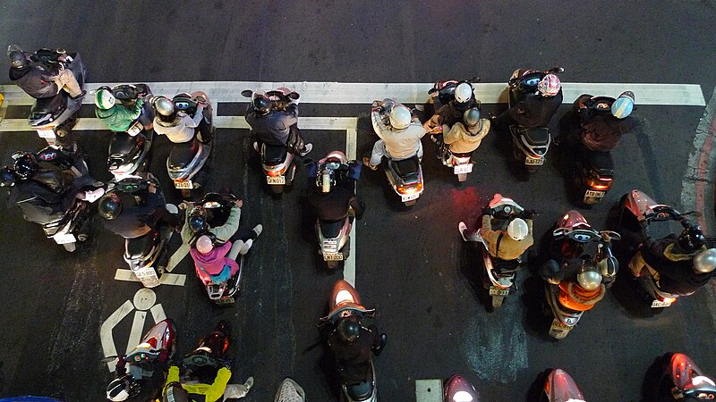 File:Scooters in taipei.jpg