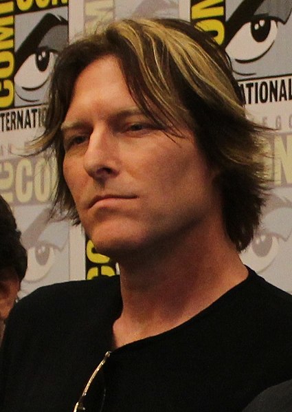 Файл:Tyler Bates SDCC 2014.jpg