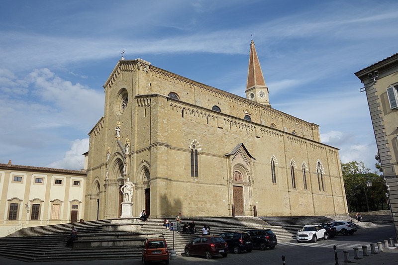 File:Arezzo Cathedral 02.jpg