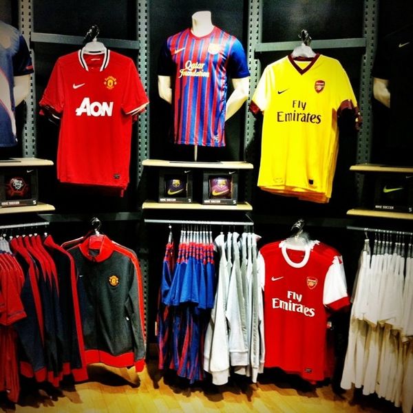 Файл:Association football shirts.jpg