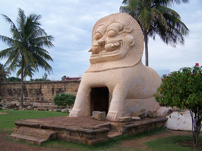 File:Gangai-Konda-Cholapuram-Singavaai Kinaru.jpg