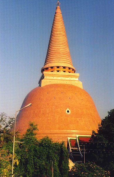 File:Phra Pathom Chedi.jpg