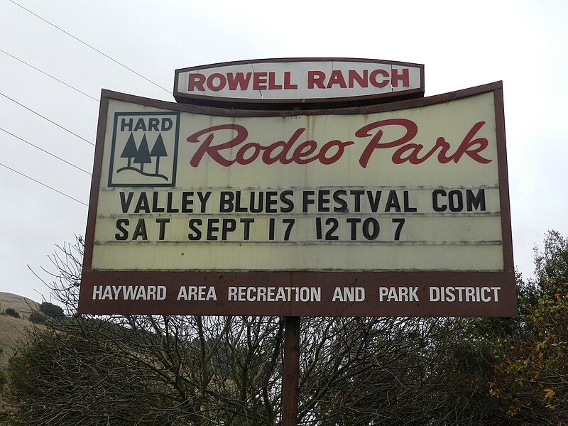 File:Rowellrodeoparksign.jpg