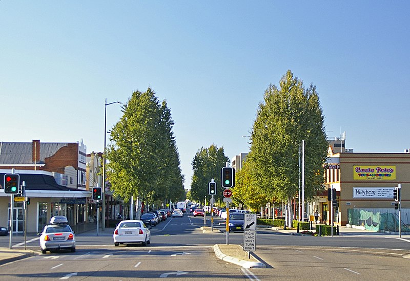 File:Baylis Street, Wagga Wagga.jpg