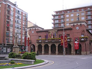 Ayuntamiento y estatua a Quintiliano