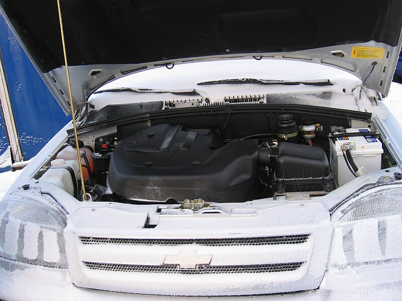 Файл:Chevrolet Niva - engine.jpg