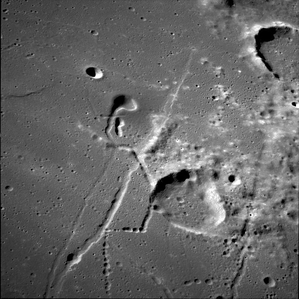 File:Lubbock H crater AS11-42-6309.jpg