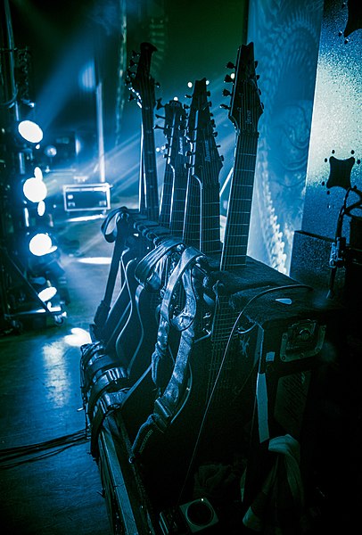 Файл:Meshuggah 2016 Gear Guitars.jpg