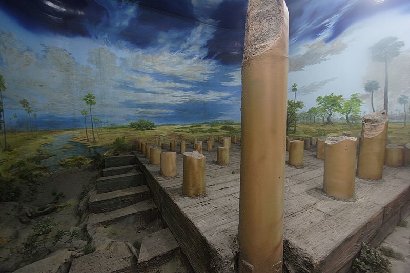 File:Patna Museum colonnade.jpg